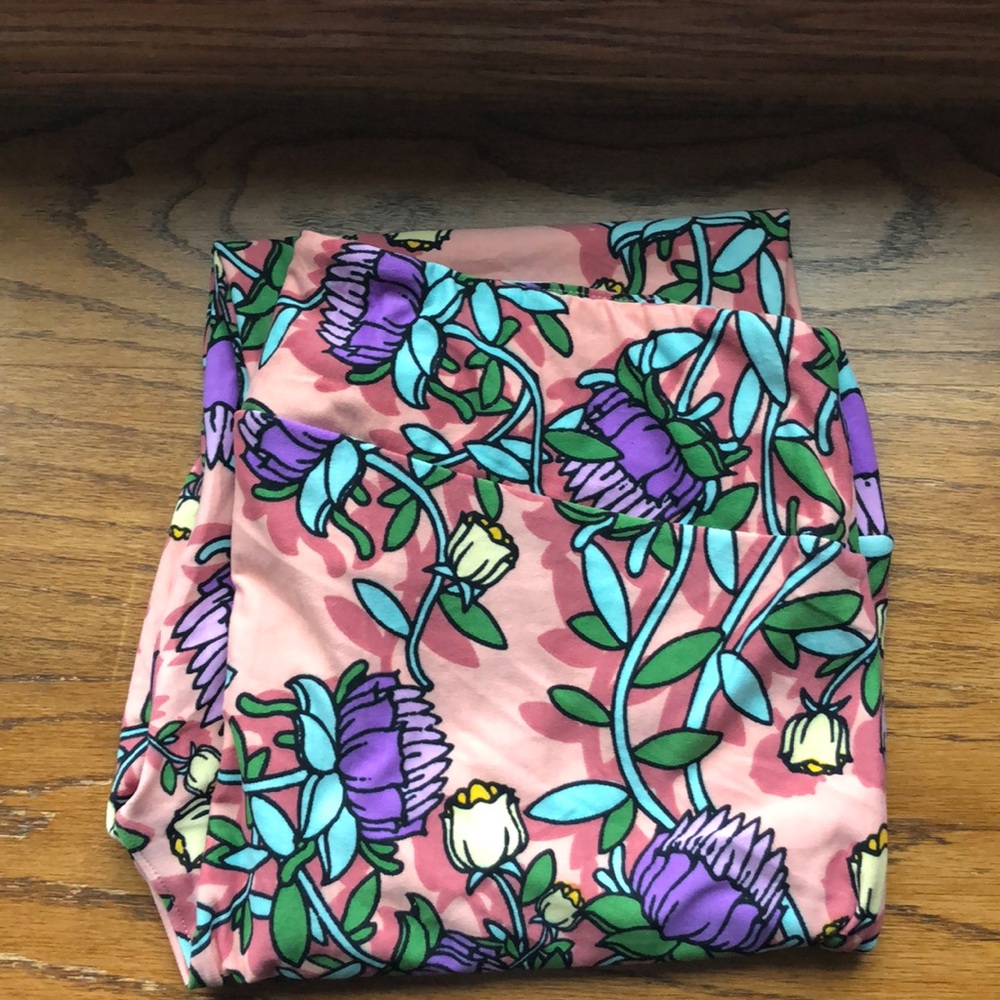 Never worn TC Lularoe leggings